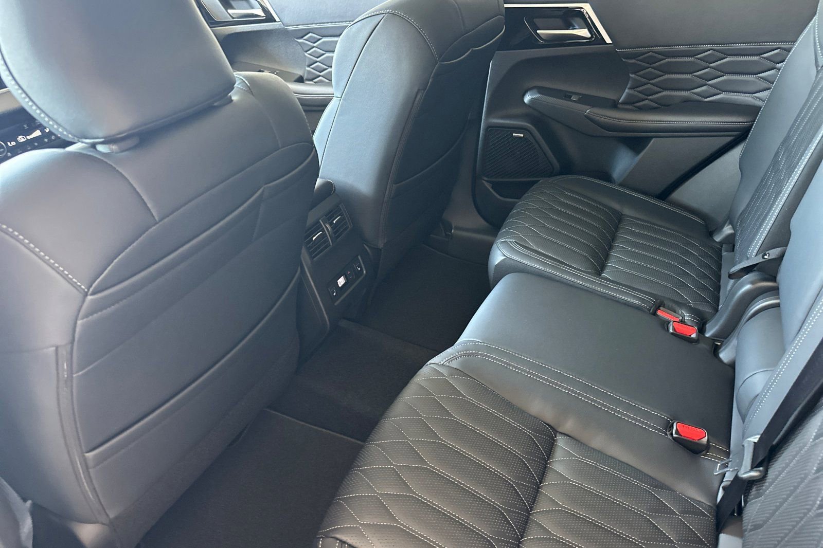 New 2025 Mitsubishi Outlander SEL image 11