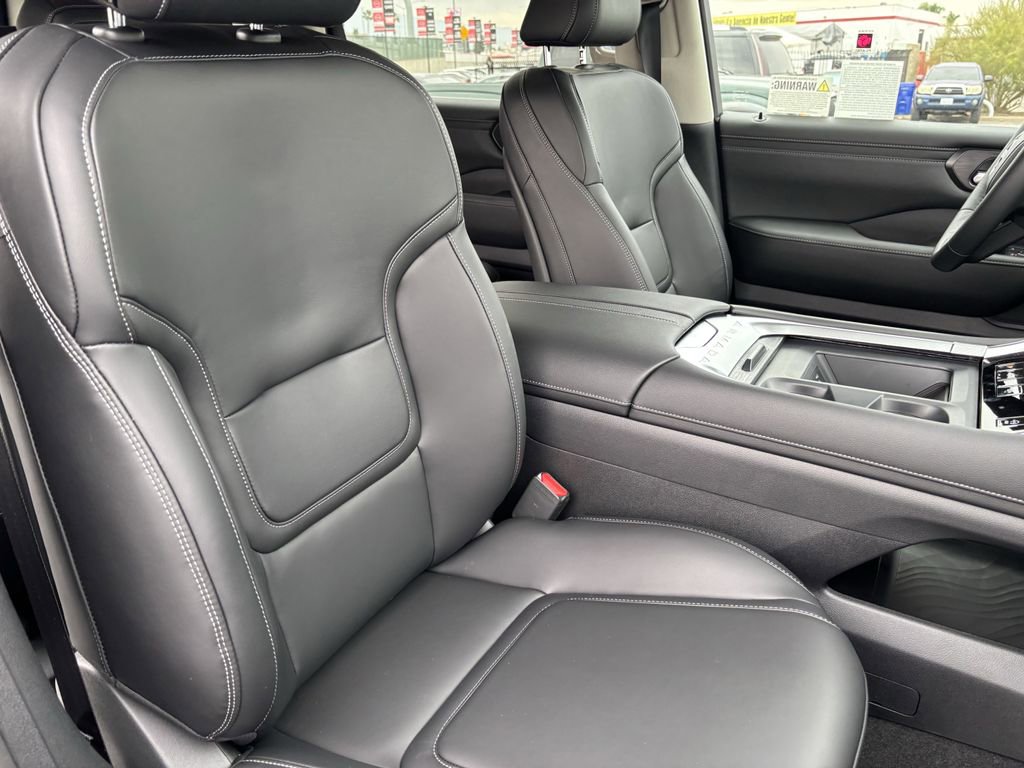 New 2026 Nissan Armada SV image 8