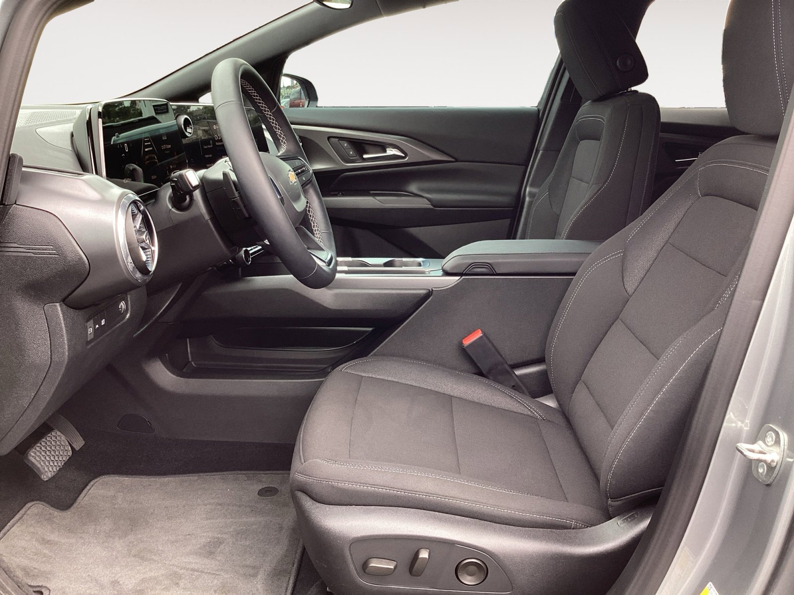 Used 2026 Chevrolet Equinox EV LT w/ Comfort Package FWD image 23
