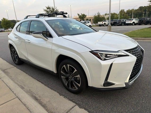 Used 2022 Lexus UX 200 w/ Premium Package FWD image 6