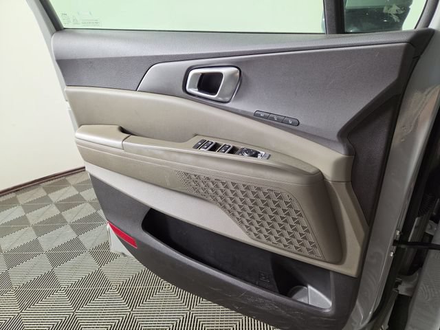 Certified 2025 Kia Carnival EX FWD image 27