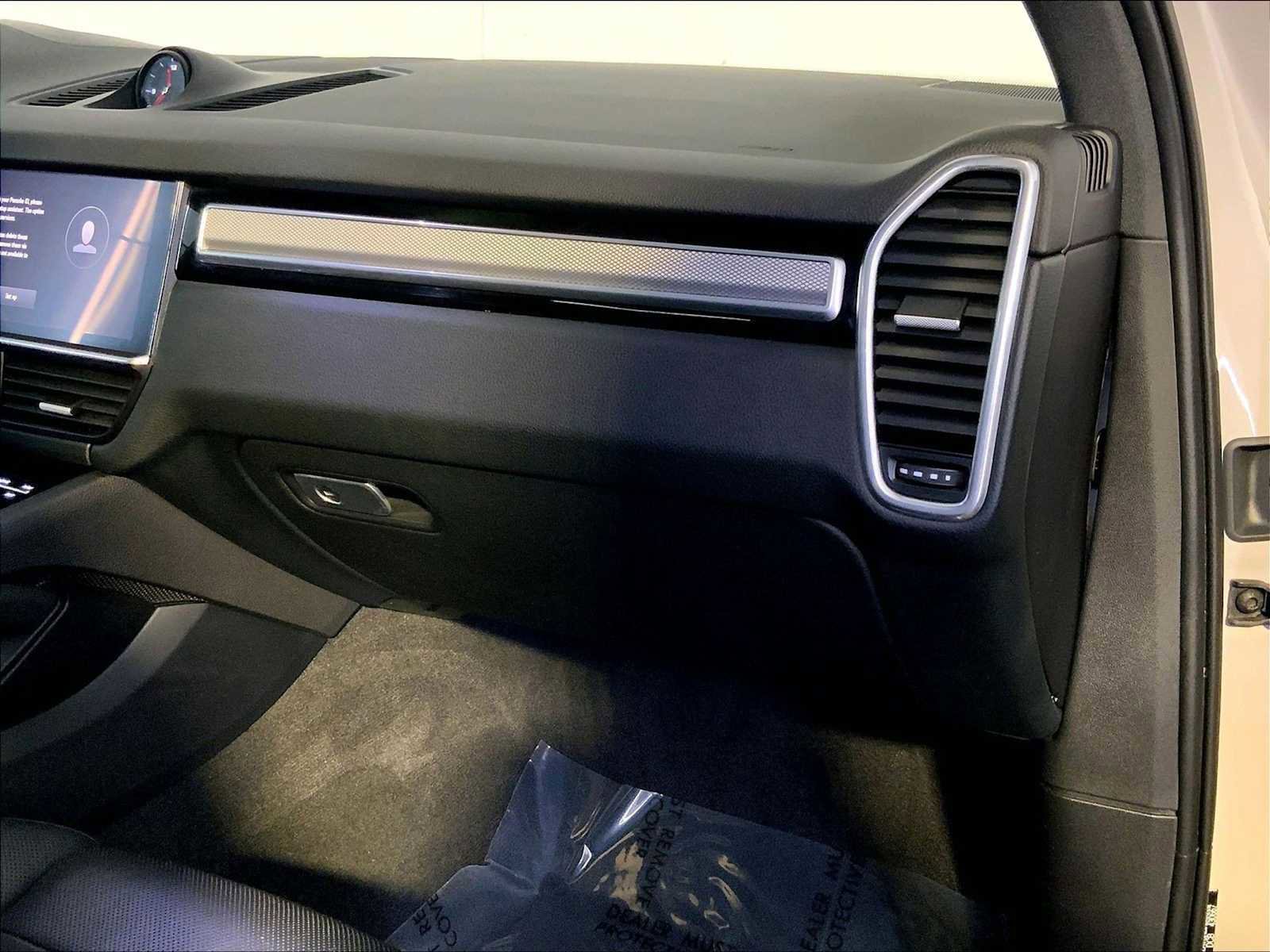 Certified 2022 Porsche Cayenne Platinum Edition image 43