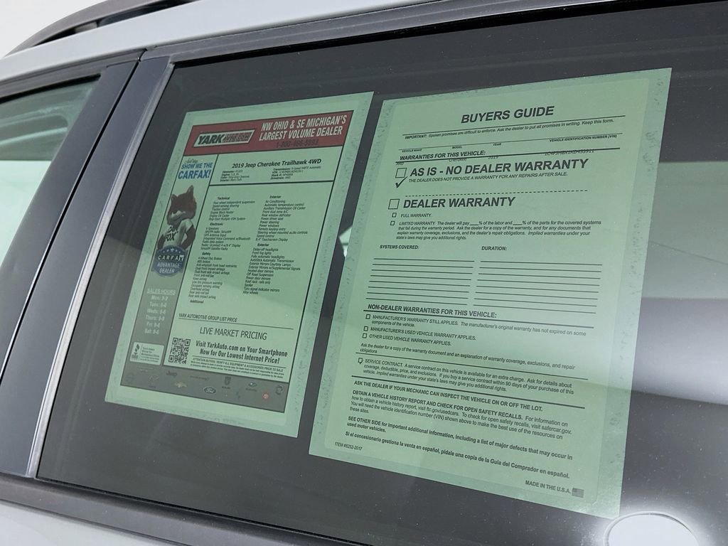 Used 2019 Jeep Cherokee Trailhawk w/ Cold Weather Group image 14