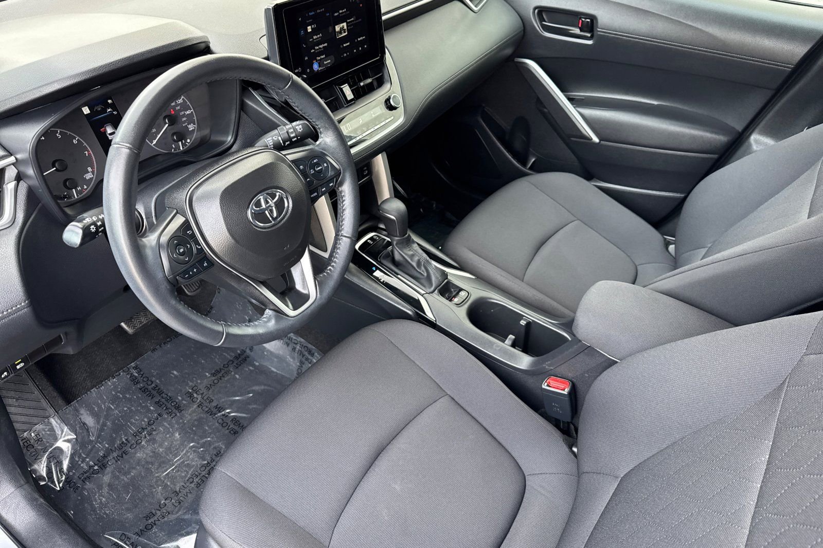 Used 2024 Toyota Corolla Cross LE image 10