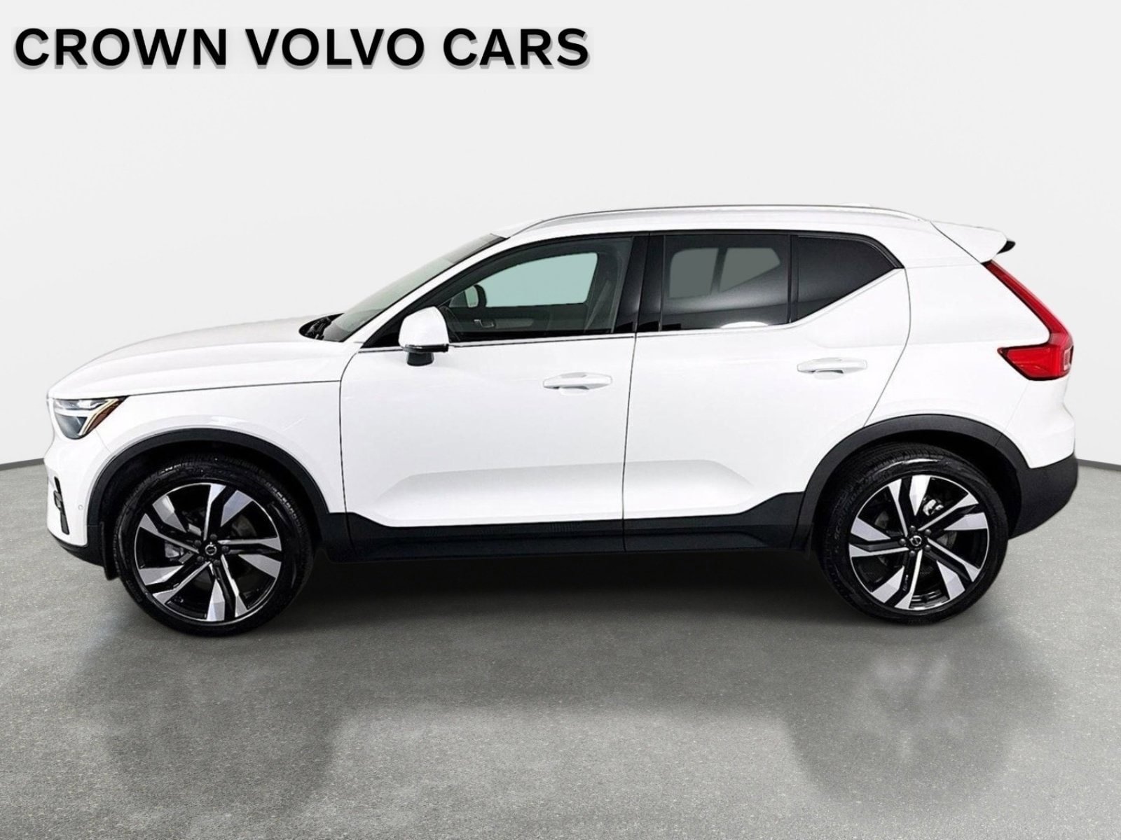 Used 2023 Volvo XC40 B5 Plus w/ Protection Package Premier AWD/4WD image 9
