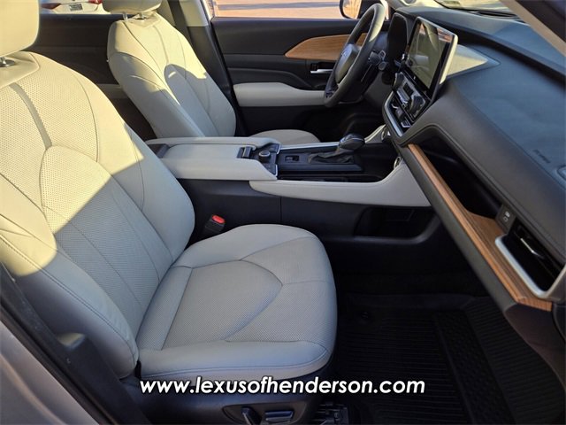 Used 2024 Toyota Grand Highlander Platinum image 18