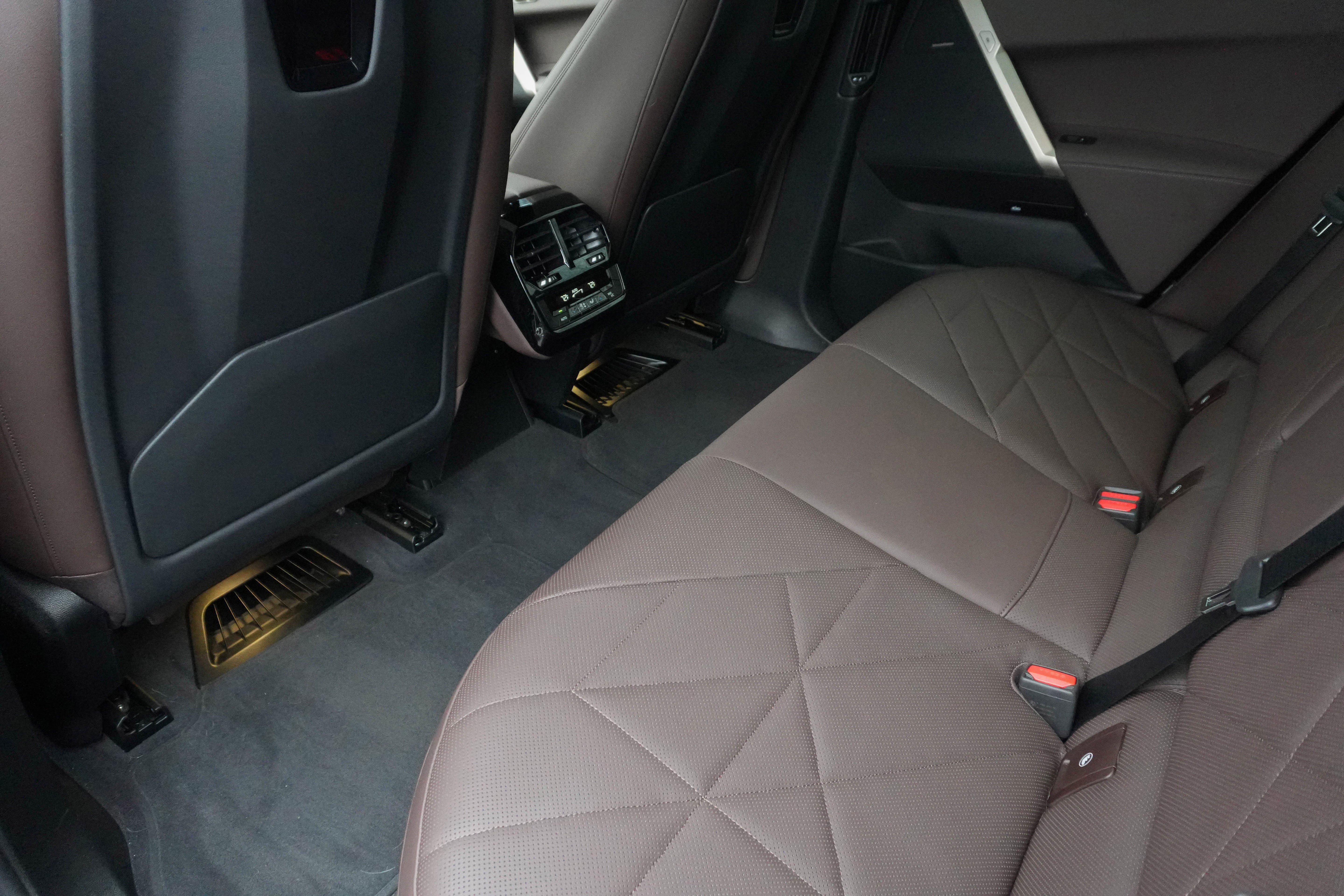 Certified 2023 BMW iX xDrive50 w/ Sport Package image 30