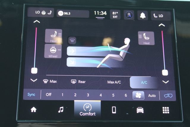 Used 2025 Jeep Grand Cherokee Altitude RWD image 27