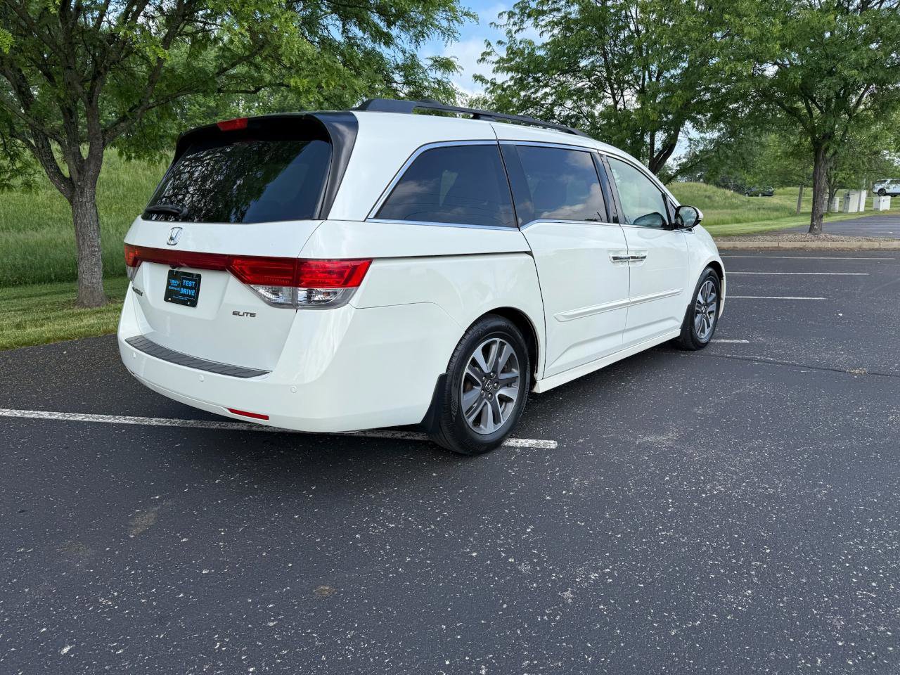 Used 2014 Honda Odyssey Touring Elite image 3
