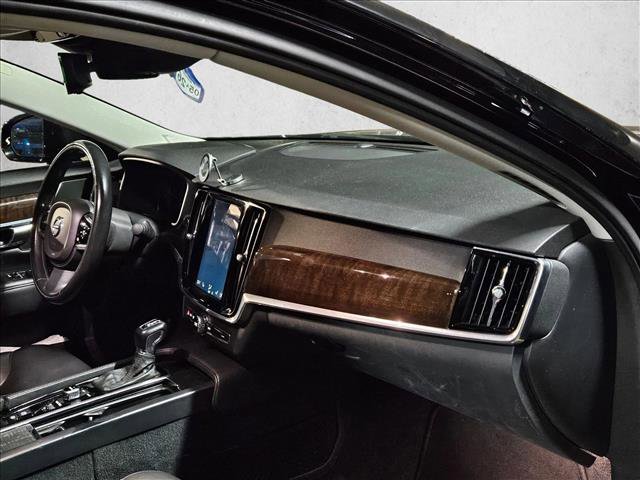 Used 2017 Volvo S90 T5 Momentum w/ Vision Package image 21