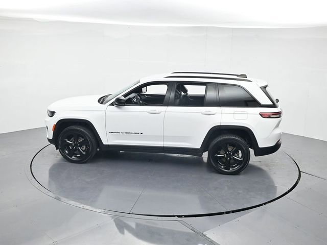 Used 2023 Jeep Grand Cherokee Altitude image 40