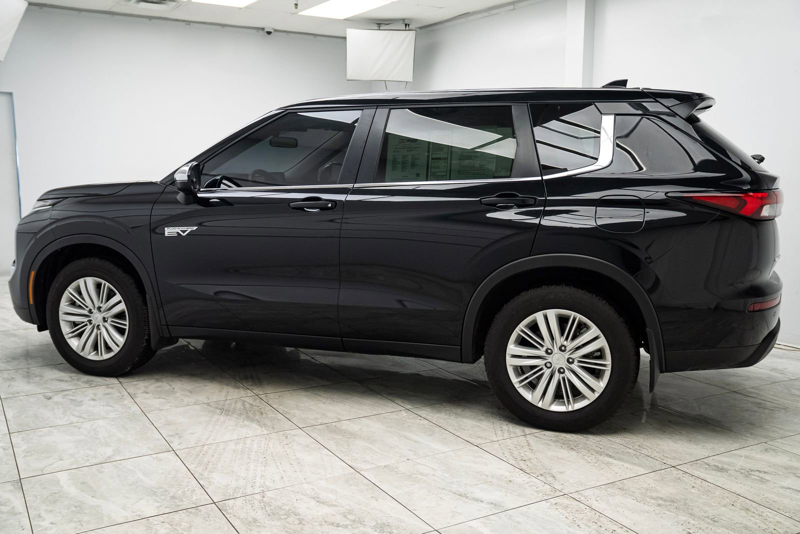 New 2026 Mitsubishi Outlander ES image 3