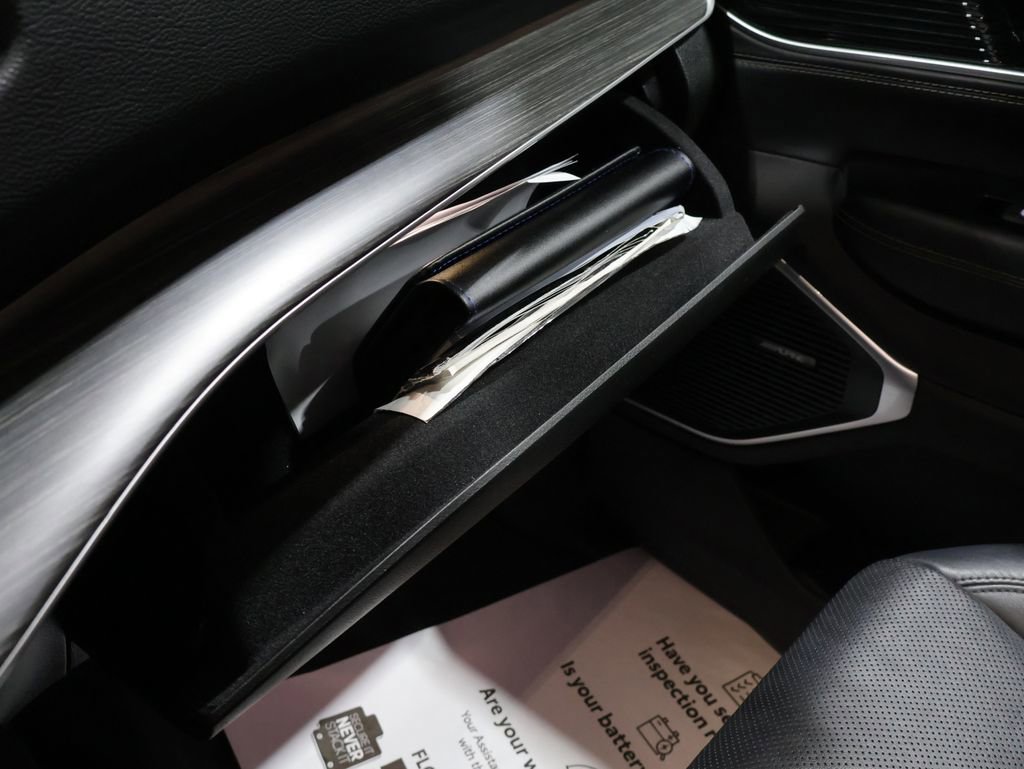 Used 2024 Jeep Wagoneer L Series III w/ Flexible Seating Group image 37