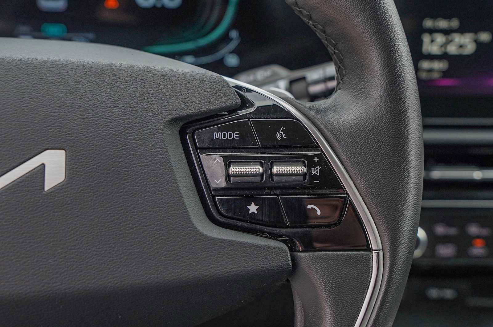 Certified 2024 Kia Niro SX Touring image 16