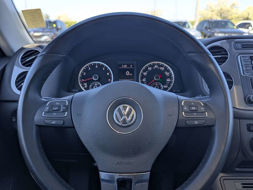 Used 2017 Volkswagen Tiguan SEL image 29