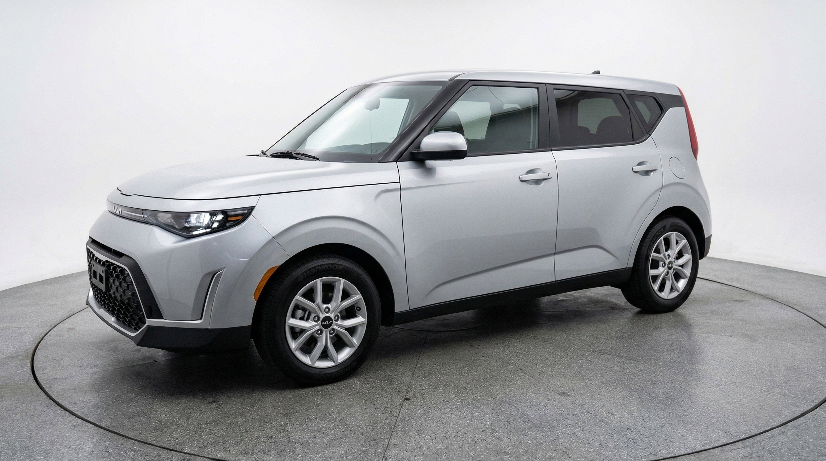 Used 2025 Kia Soul LX w/ LX Technology Package FWD image 3