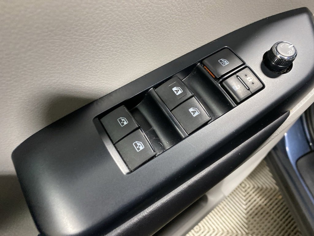 Used 2019 Toyota Highlander XLE image 28
