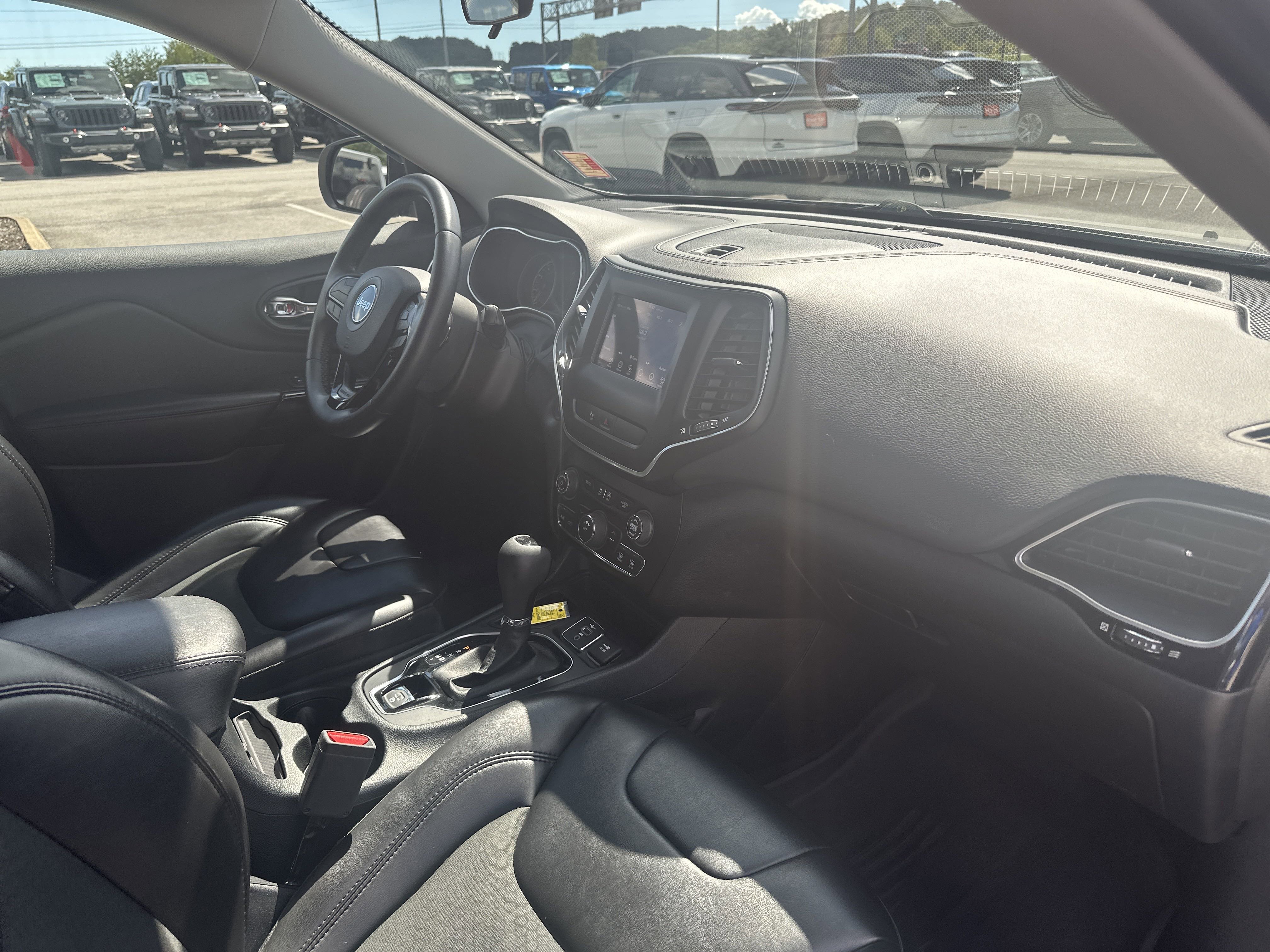 Used 2019 Jeep Cherokee Latitude Plus image 27