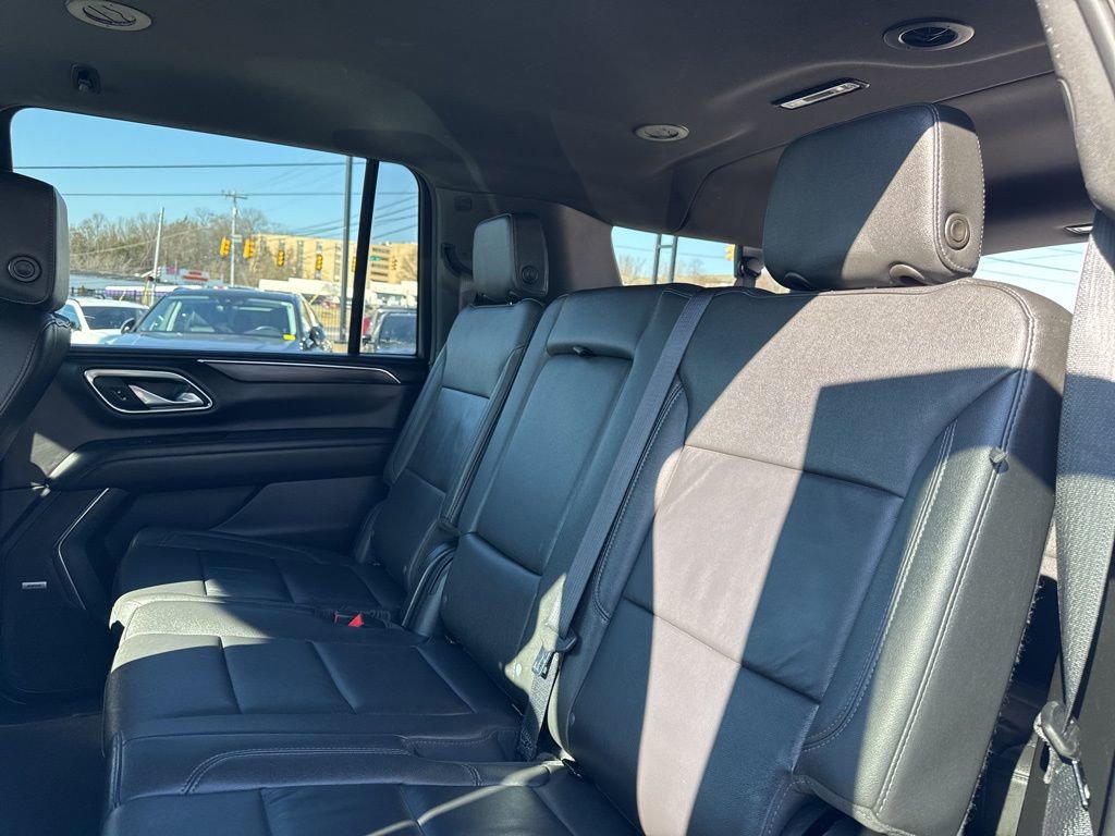 Used 2024 Chevrolet Suburban LT image 29