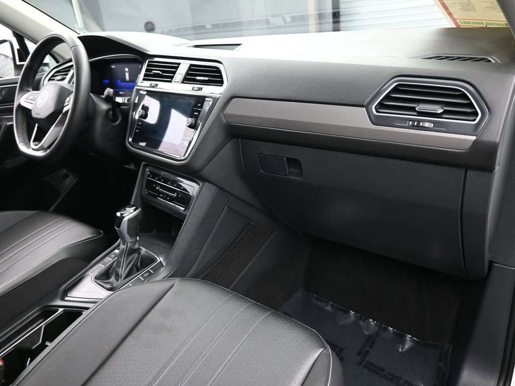 Used 2022 Volkswagen Tiguan SE image 45