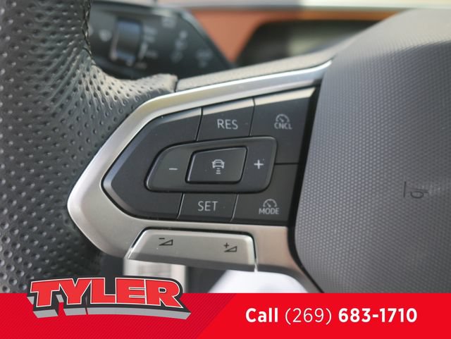 Used 2025 Volkswagen Tiguan SEL R-Line AWD/4WD image 28