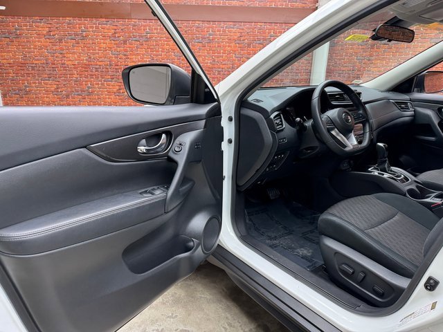 Used 2020 Nissan Rogue SV w/ Premium Package image 9