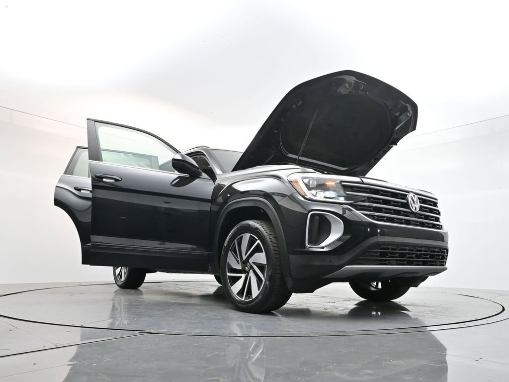 Used 2025 Volkswagen Atlas SE image 39