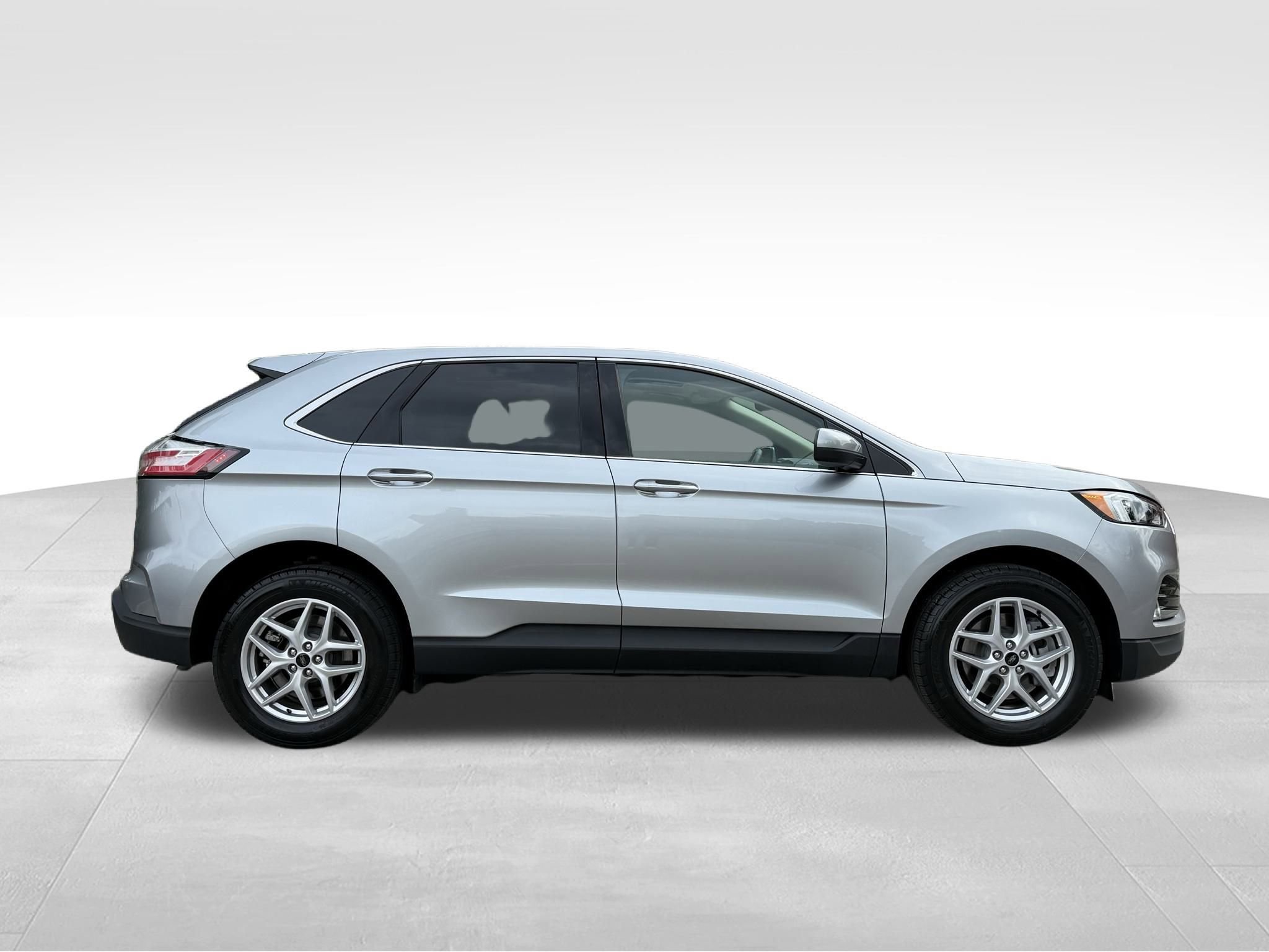 Used 2024 Ford Edge SEL w/ Convenience Package image 5