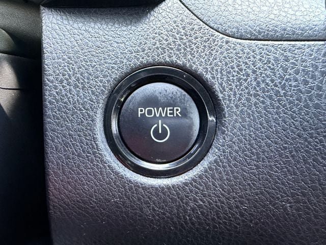 Used 2025 Toyota Camry SE w/ Convenience Package FWD image 19