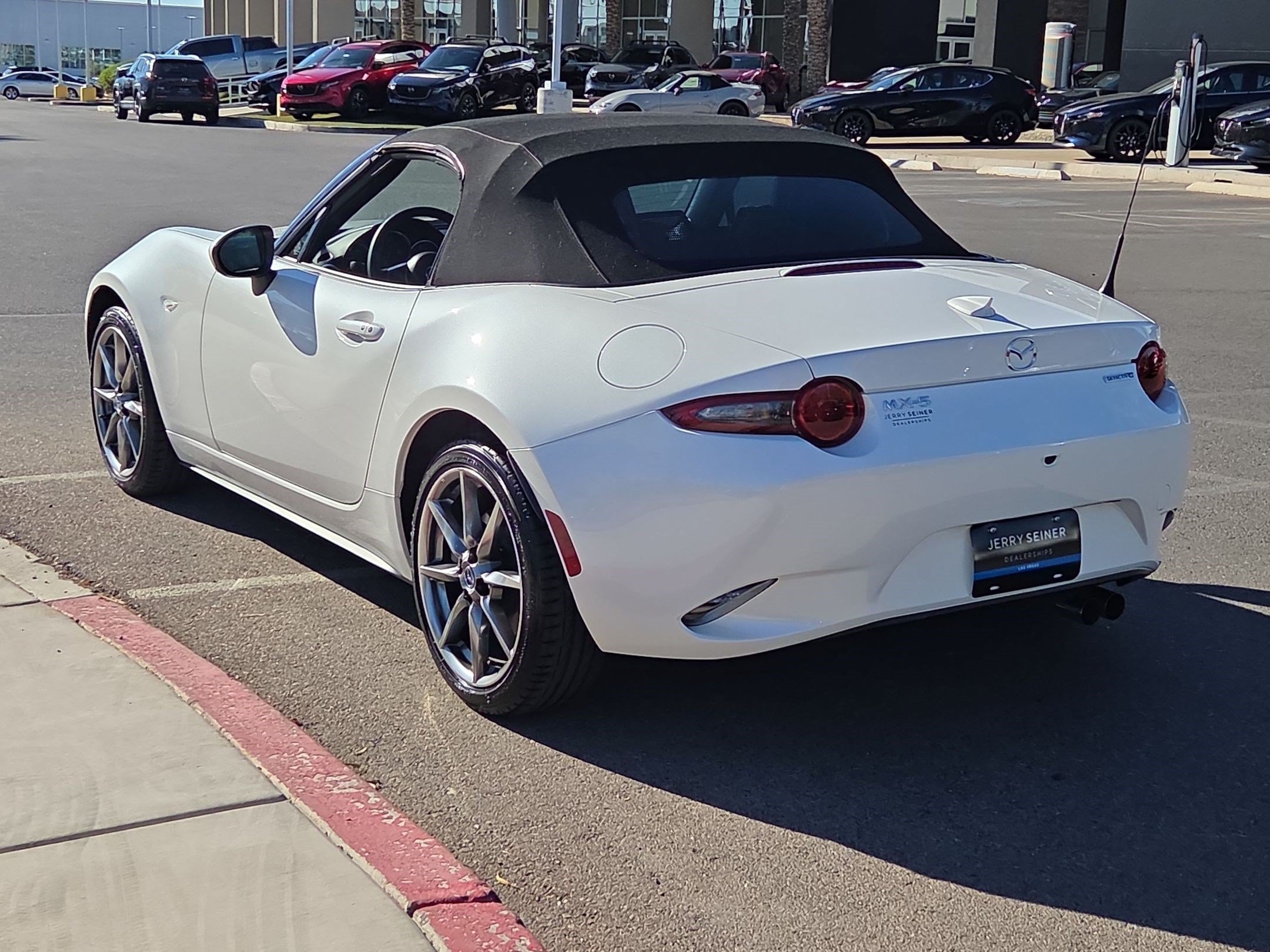 Used 2023 MAZDA MX-5 Miata Grand Touring w/ Weather Package RWD image 3