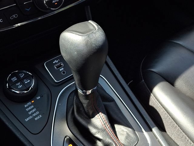 Used 2022 Jeep Cherokee Trailhawk AWD/4WD image 14