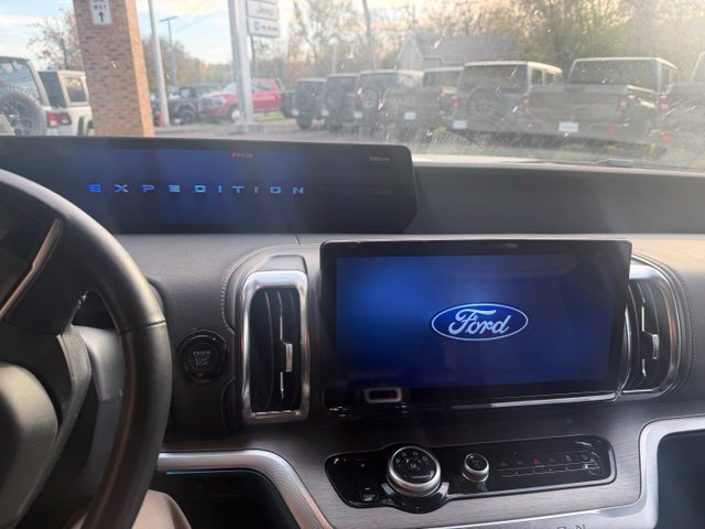 Used 2026 Ford Expedition Max Platinum AWD/4WD image 3
