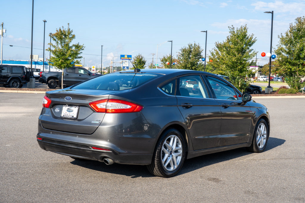 Used 2016 Ford Fusion SE FWD image 7