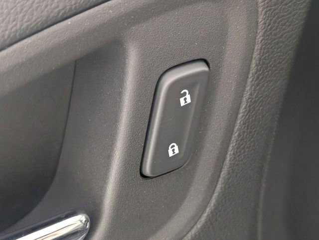 Used 2022 Chevrolet Colorado LT w/ Fleet Safety Package RWD image 11