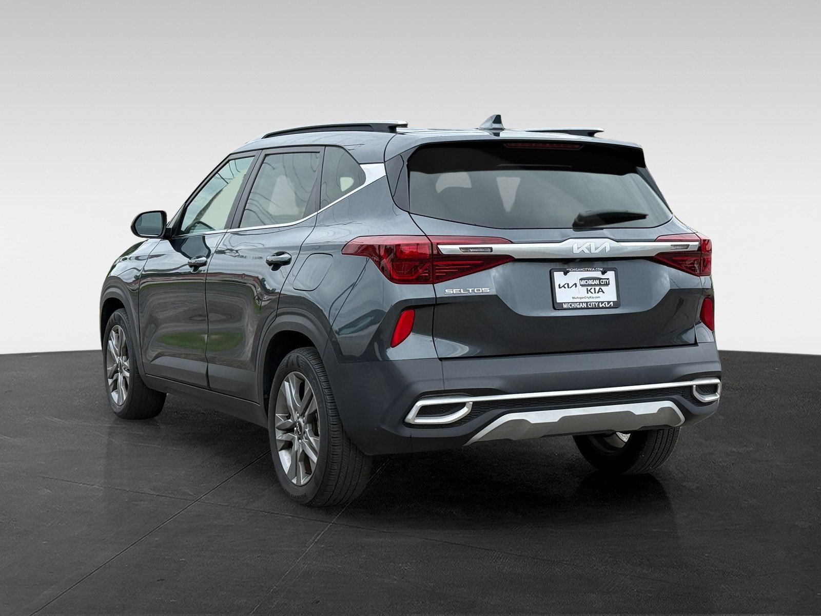 Used 2023 Kia Seltos S w/ Navigation Package FWD image 7
