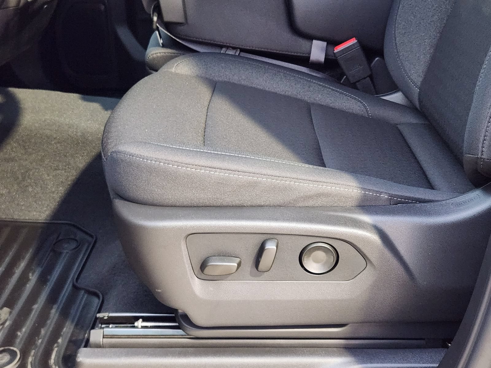 New 2026 Chevrolet Silverado 1500 Custom w/ LPO, Dark Essentials Package RWD image 21