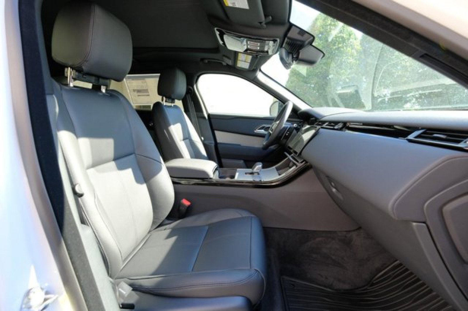 New 2025 Land Rover Range Rover Velar S image 19