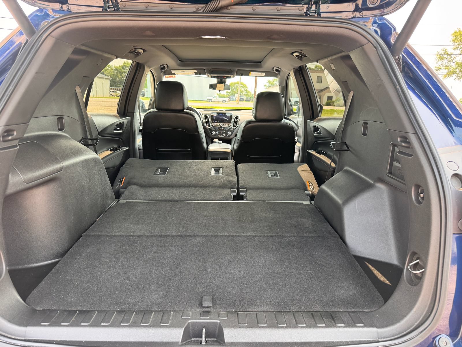 Used 2023 Chevrolet Equinox RS w/ RS Leather Package FWD image 7