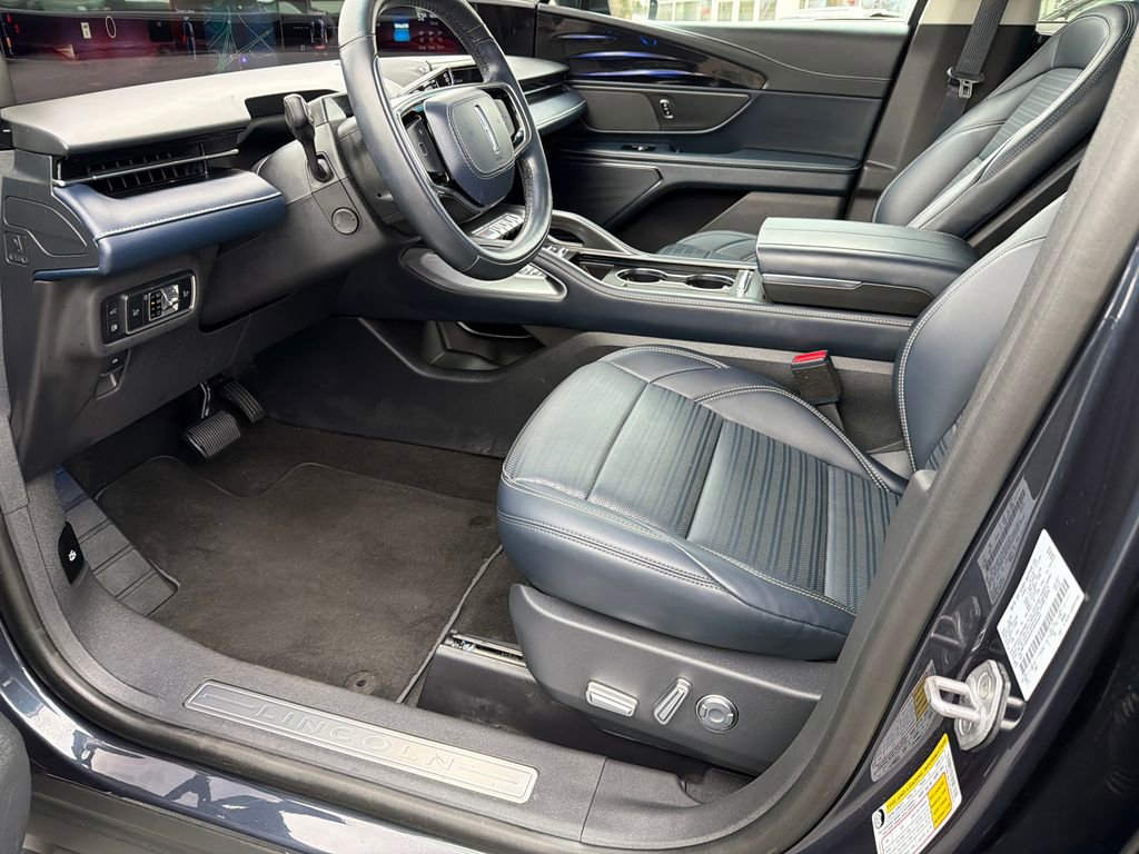 Used 2024 Lincoln Nautilus Reserve image 9