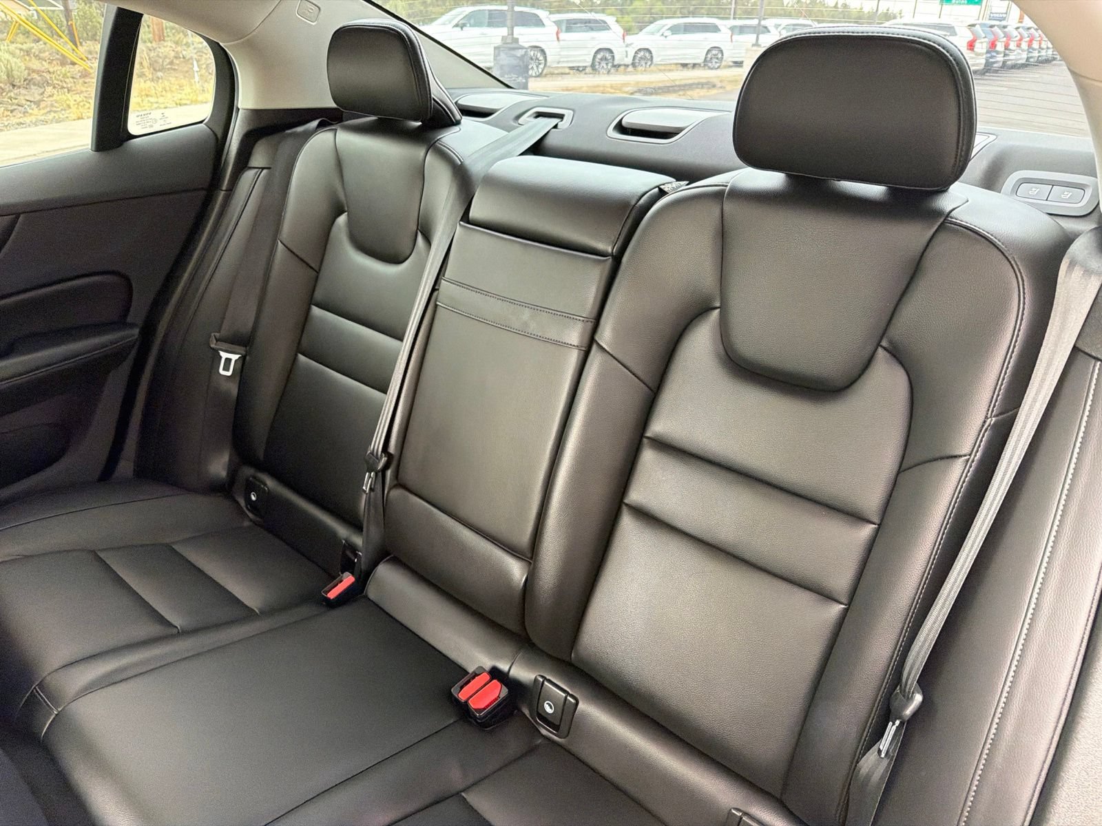 Used 2022 Volvo S60 B5 Momentum w/ Premium Package AWD/4WD image 22