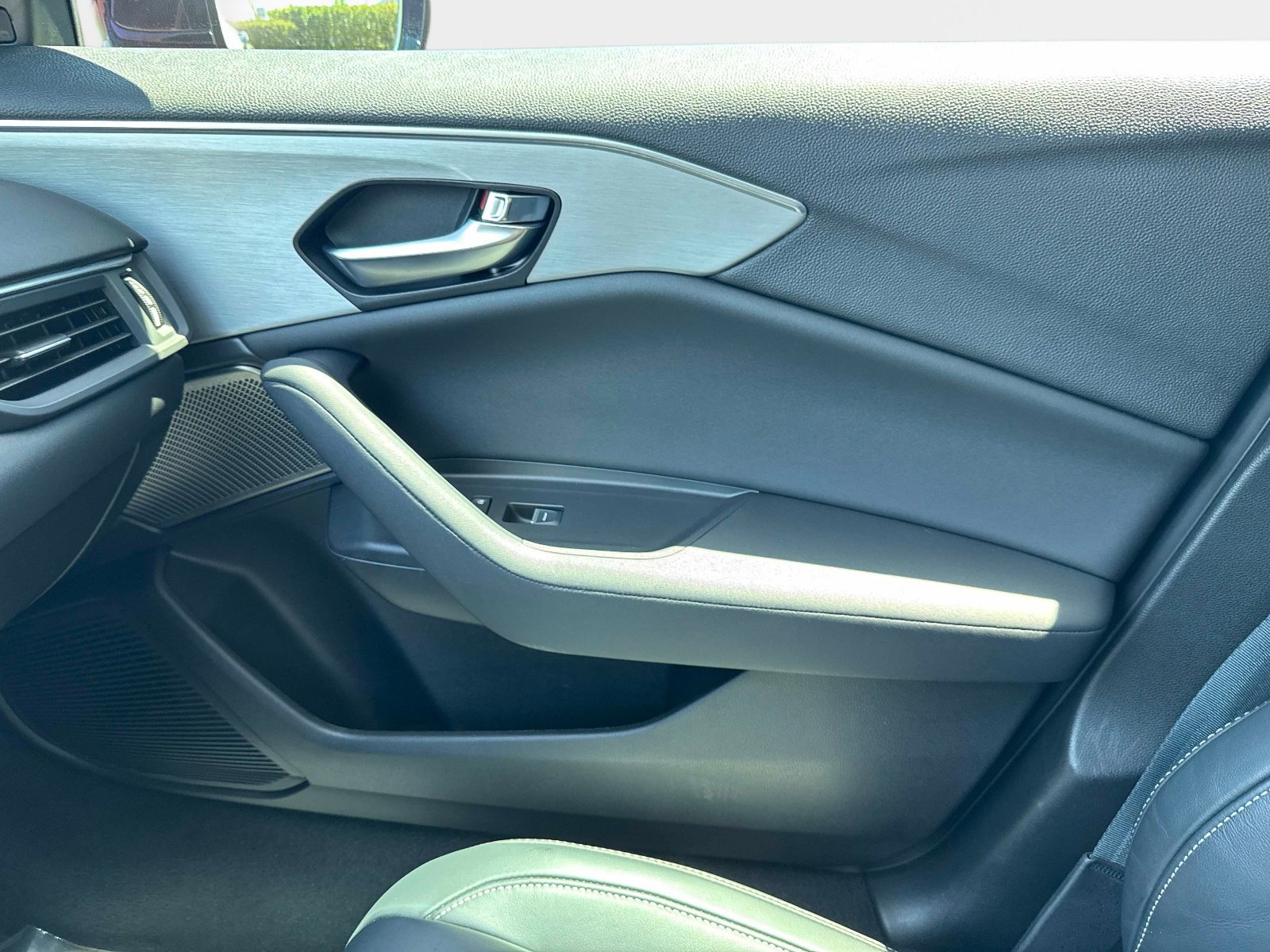 Certified 2025 Acura TLX w/ Technology Package image 21