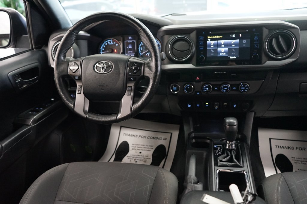 Used 2018 Toyota Tacoma TRD Off-Road w/ Technology Package AWD/4WD image 11
