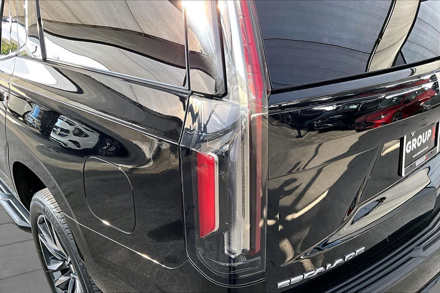 Used 2023 Cadillac Escalade Sport w/ Touring Package AWD/4WD image 28