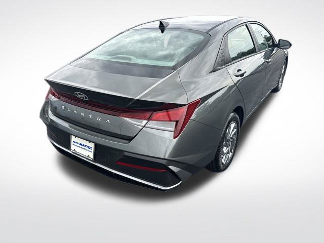 Used 2024 Hyundai Elantra SEL FWD image 7