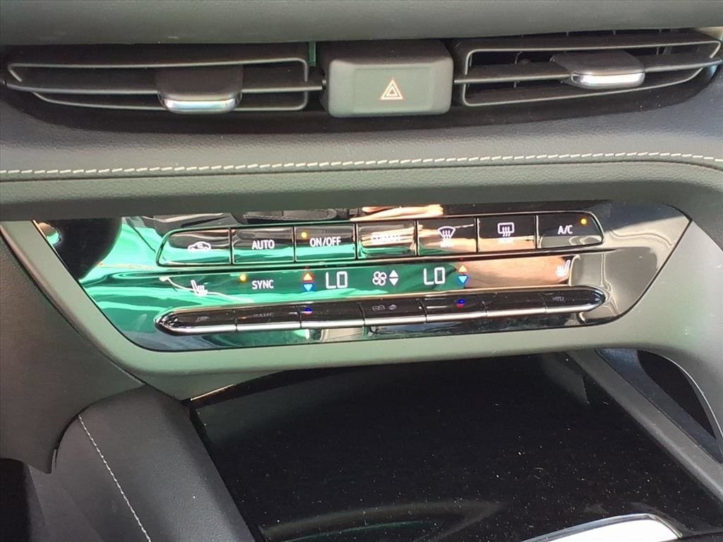 Used 2023 Buick Envision Essence FWD image 28