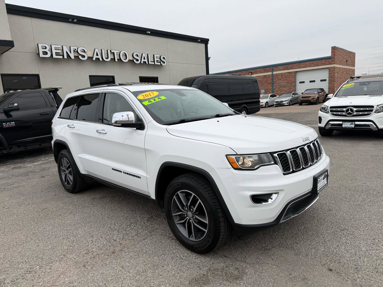 Used 2017 Jeep Grand Cherokee Limited w/ Trailer Tow Group IV image 4