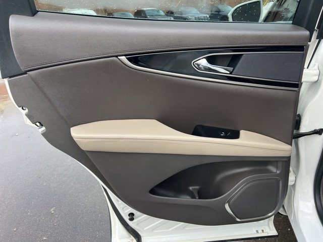 Used 2023 Lincoln Nautilus Reserve image 18