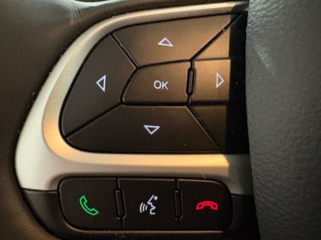 Used 2018 Jeep Compass Latitude w/ Popular Equipment Group AWD/4WD image 9