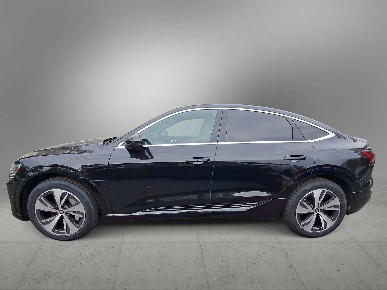 Certified 2024 Audi Q8 e-tron Prestige AWD/4WD image 5