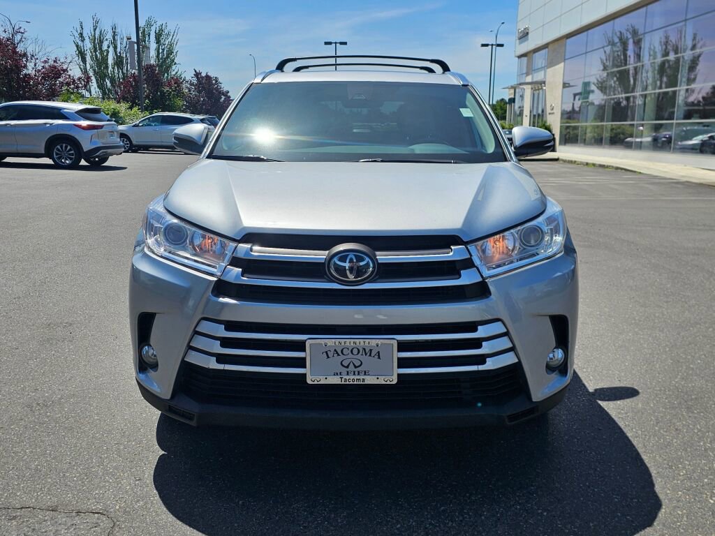 Used 2019 Toyota Highlander XLE AWD/4WD image 2